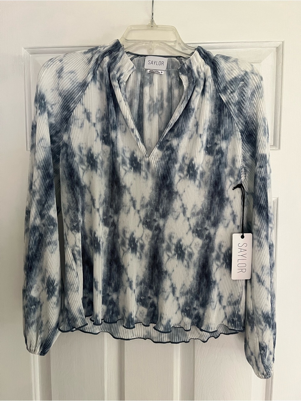 SAYLOR Blue and White Tie-Dye V-Neck Ribbed Blouse